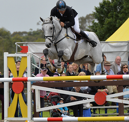 The pair jumping to victory at the 2014 Sydney 3DE