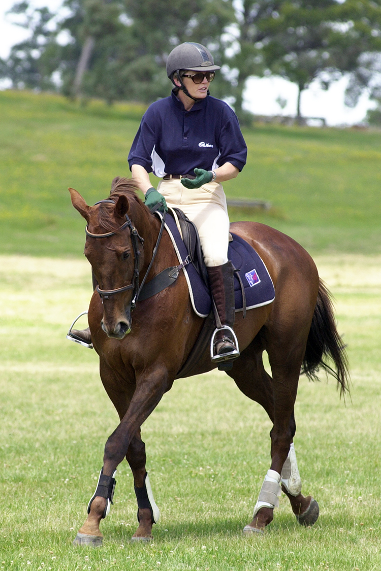 5vicki-on-horse-talking